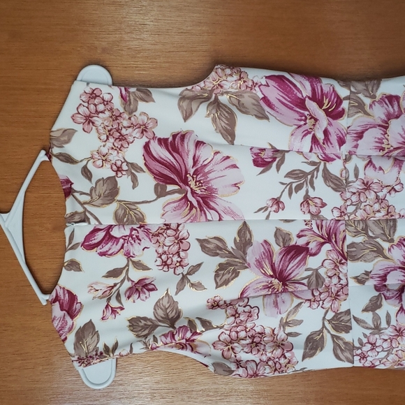 Beautiful Dress - Picture 4 of 4